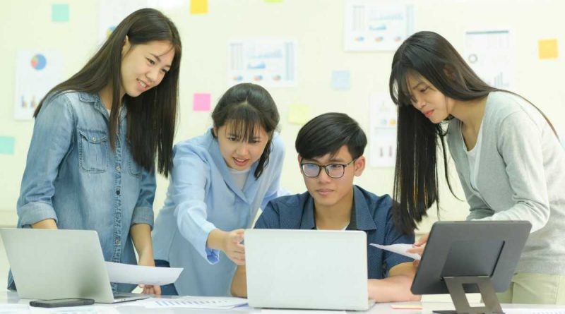 Peran Komunitas Bahasa dalam Menciptakan Antonim Baru