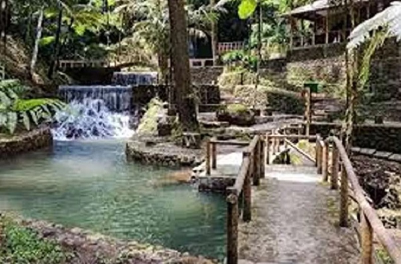 Curug cipeuteuy